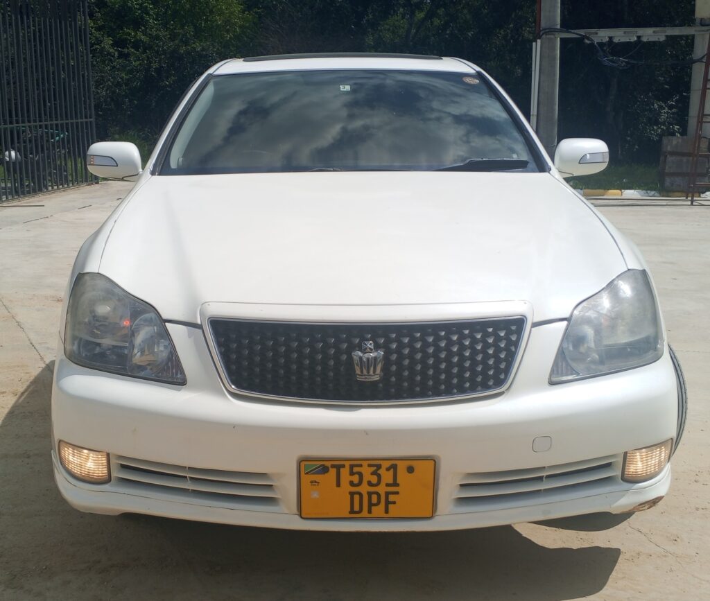 Used Toyota Crown 2006 for Sale in Mwanza