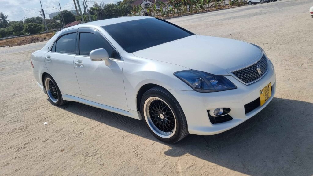 Toyota Crown bei poa sokoni Dar es Salaam Tanzania