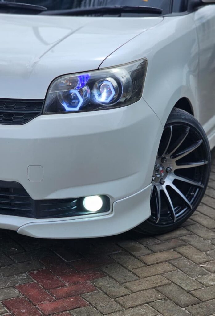 Toyota Rumion bei poa sokoni Dar es Salaam Tanzania