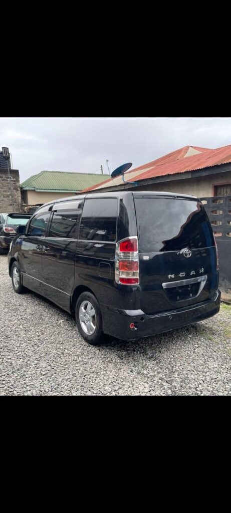 Price Toyota Noah 2004 for Sale in Dar es Salaam