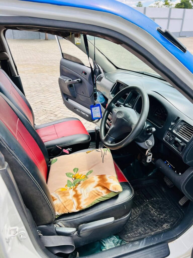 Toyota Probox bei poa sokoni Dar es Salaam Tanzania