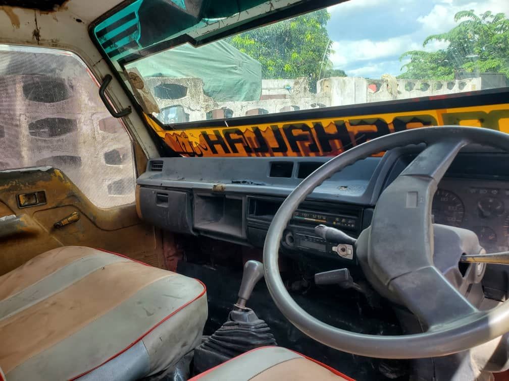Magari Used Mitsubishi Canter 2000 Dar es Salaam Tanzania