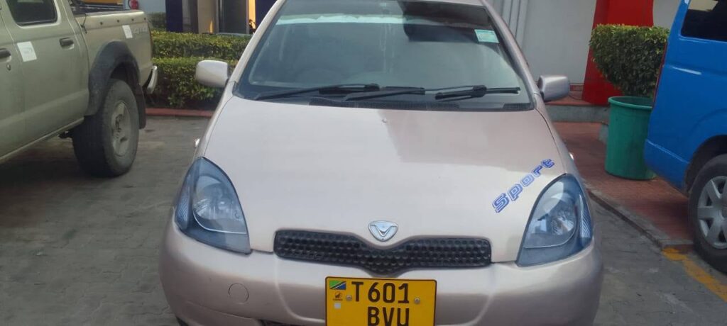 Magari Vitz 2003 lipo Dar es Salaam