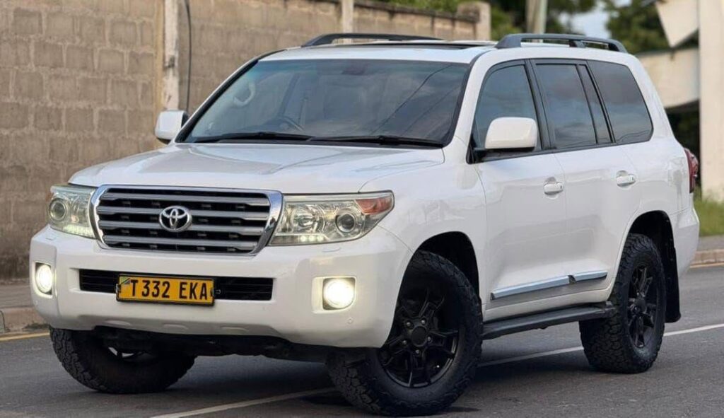 Magari Used Toyota Land Cruiser V8 2014 Dar es Salaam Tanzania