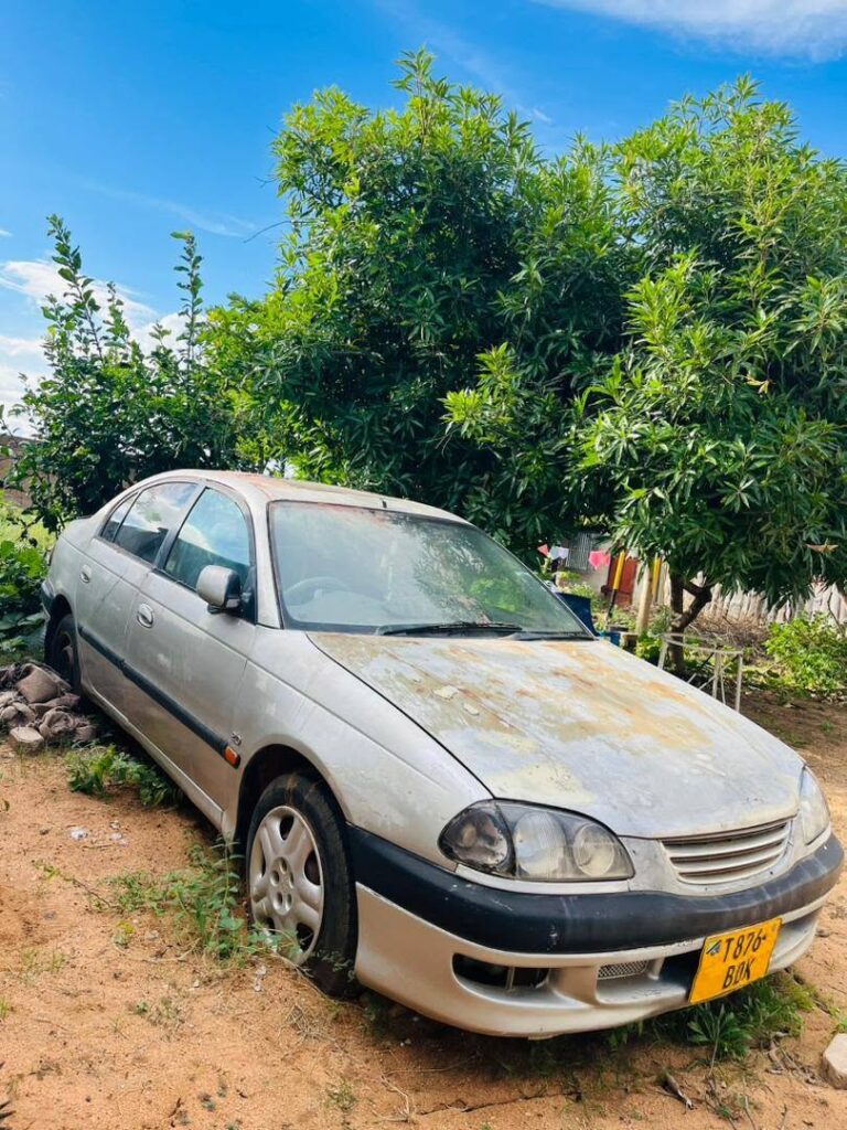 Toyota Avensis bei poa sokoni Arusha Tanzania