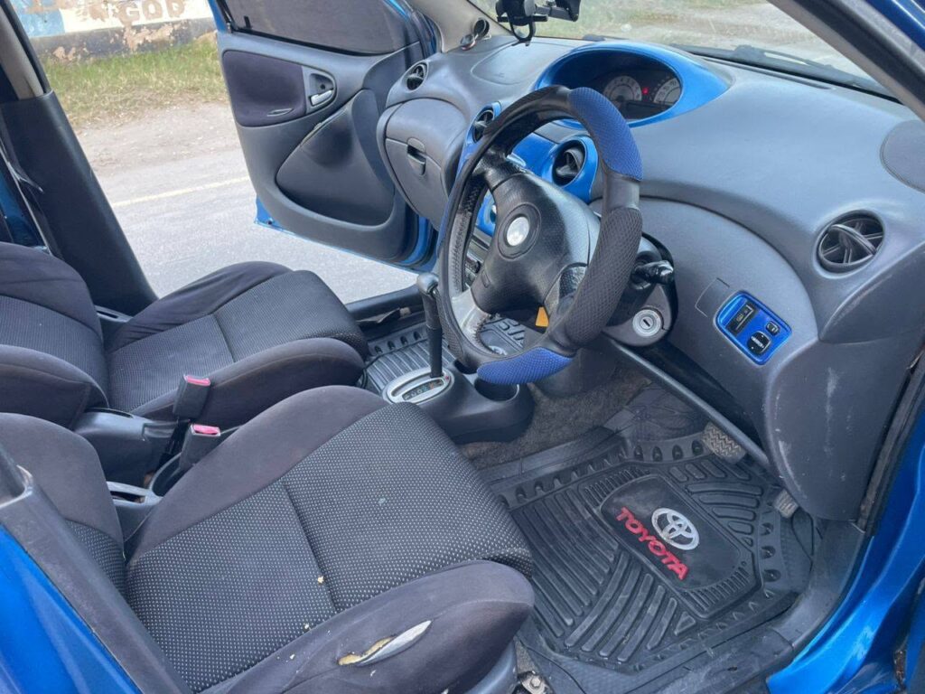 Toyota Vitz bei poa sokoni Dar es Salaam Tanzania