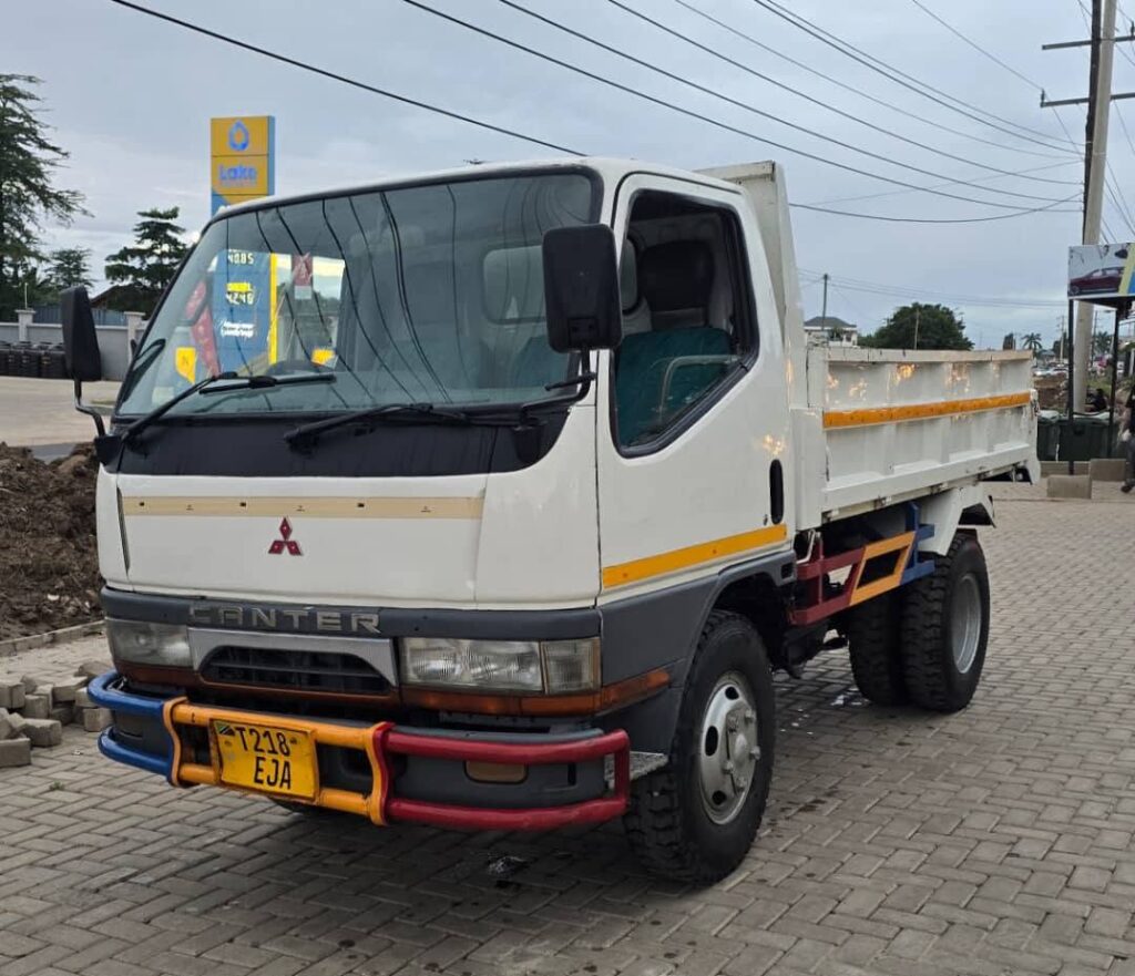 Magari Canter 2003 lipo Dar es Salaam