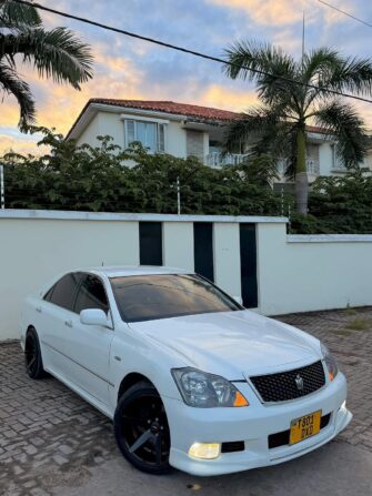 Price of Used Toyota Crown 2006 for Sale in Dar es Salaam Tanzania