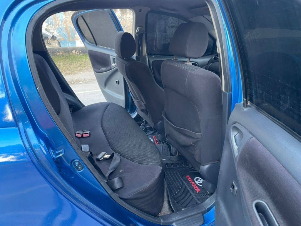 Toyota Vitz bei poa sokoni Dar es Salaam Tanzania