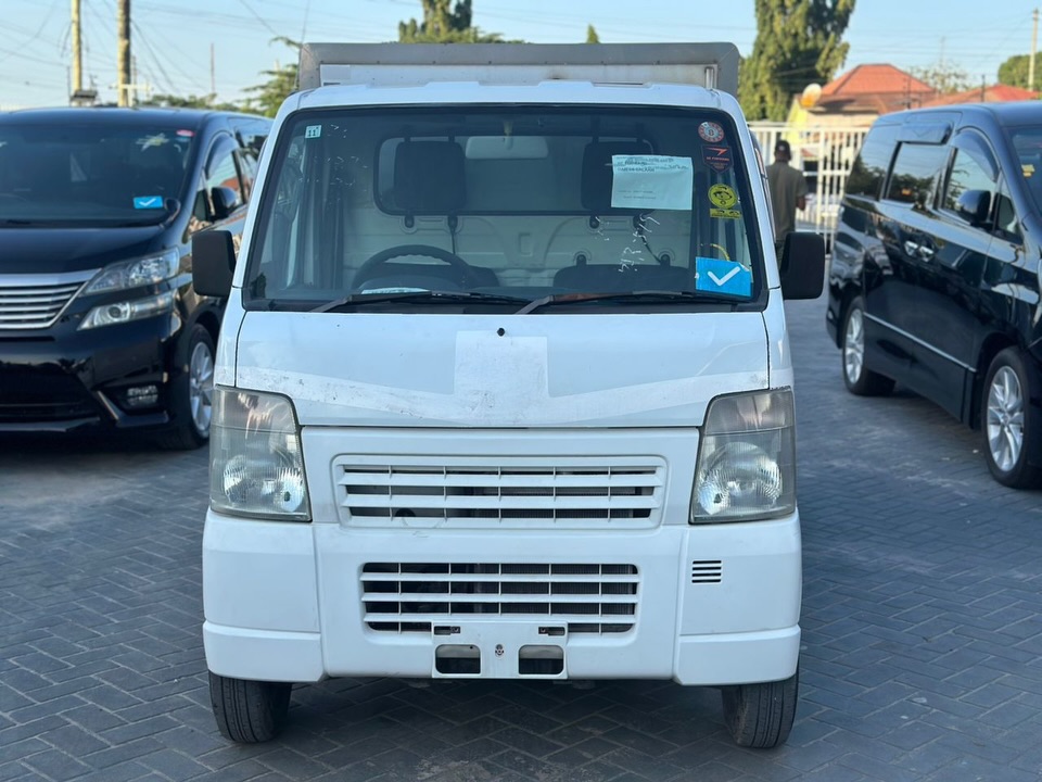 Magari Carry 2006 lipo Dar es Salaam