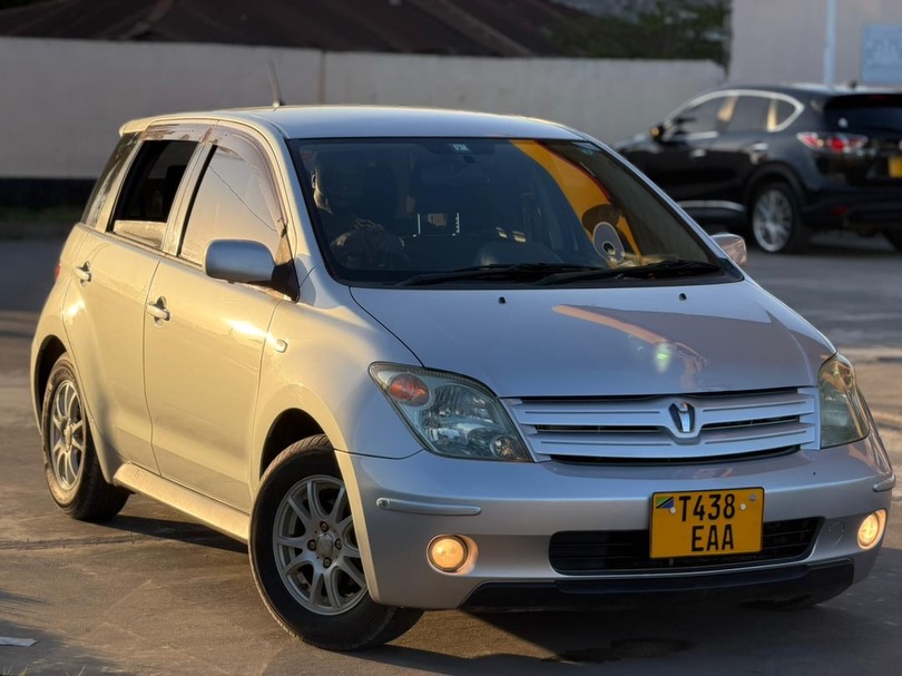 Magari IST 2004 lipo Dar es Salaam