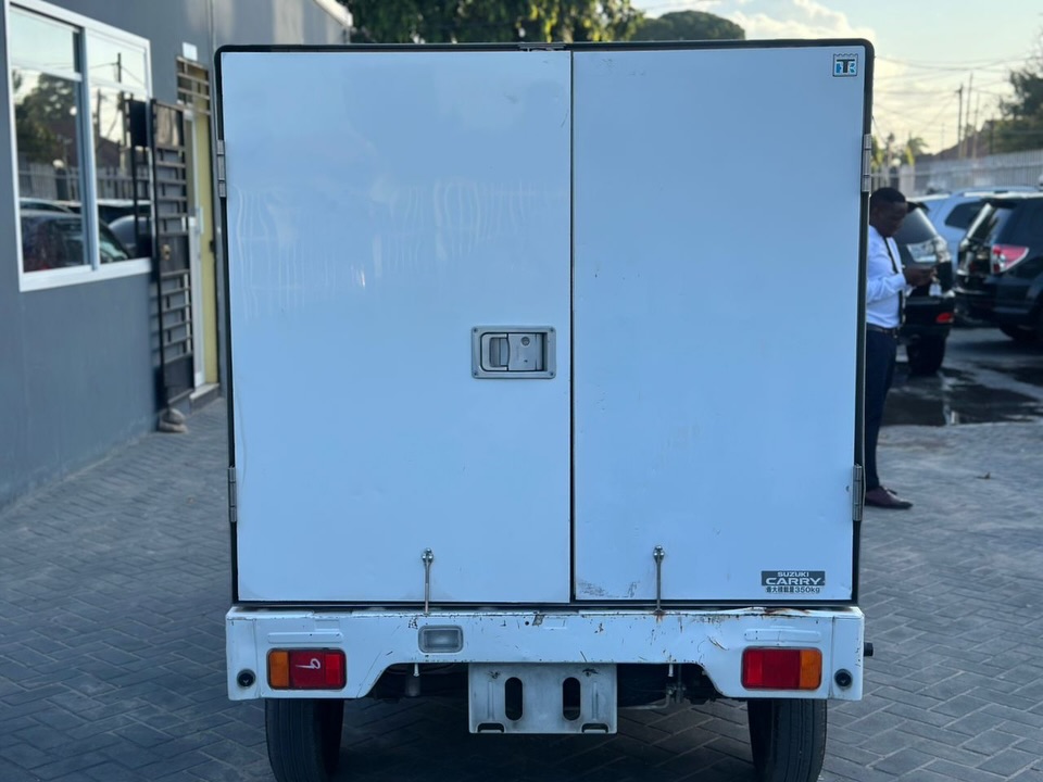 Suzuki Carry 2006 Inauzwa Dar es Salaam Tanzania