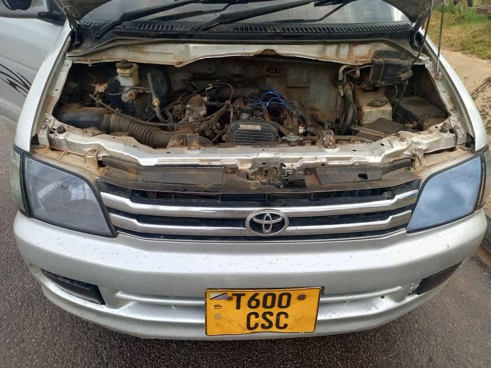Magari Noah 2000 lipo Iringa