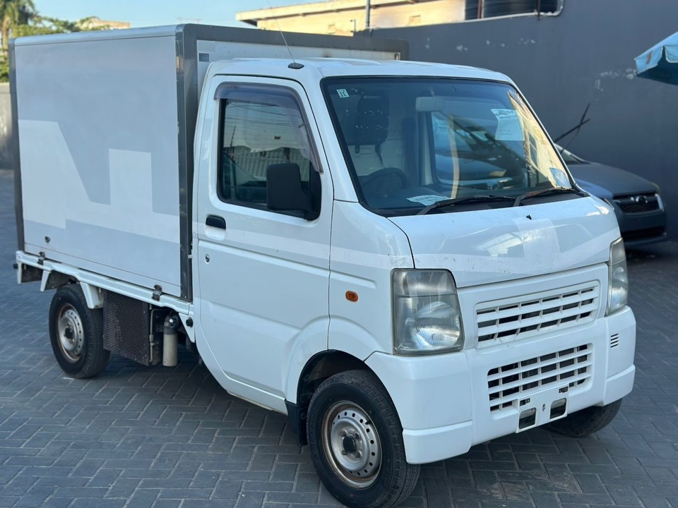 Magari Sokoni Suzuki Carry ya Bei Poa 2006
