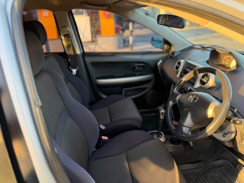 Toyota IST bei poa sokoni Dar es Salaam Tanzania