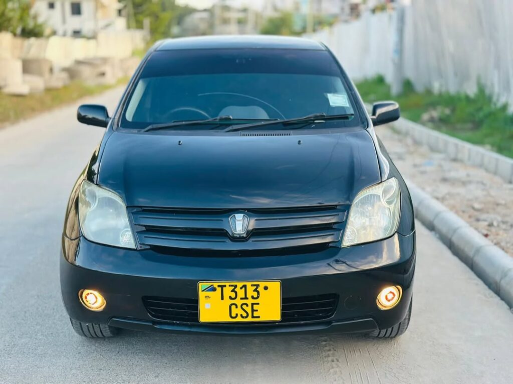 Toyota IST bei poa sokoni Dar es Salaam Tanzania