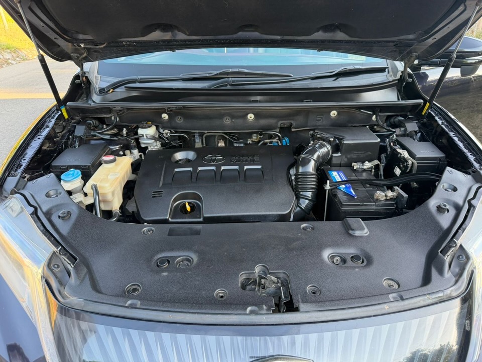Magari Sokoni Toyota Harrier ya Bei Poa 2014