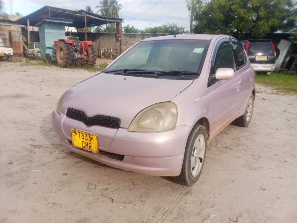 Toyota Vitz bei poa sokoni Dar es Salaam Tanzania
