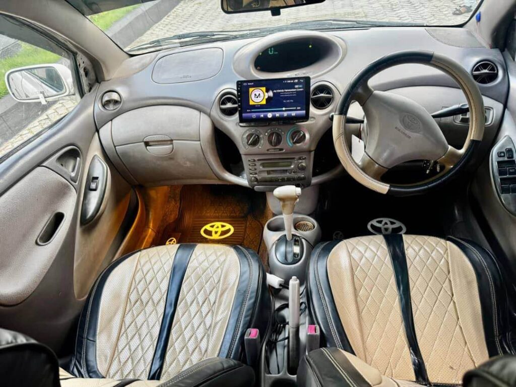 Toyota Platz bei poa sokoni Dar es Salaam Tanzania