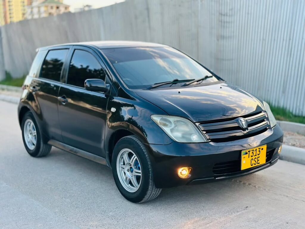 Toyota IST bei poa sokoni Dar es Salaam Tanzania