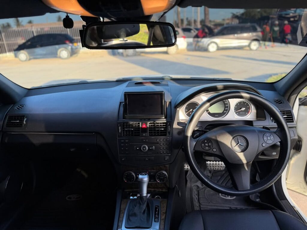 Benz C-Class bei poa sokoni Dar es Salaam Tanzania