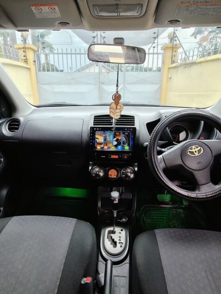 Toyota IST bei poa sokoni Dar es Salaam Tanzania