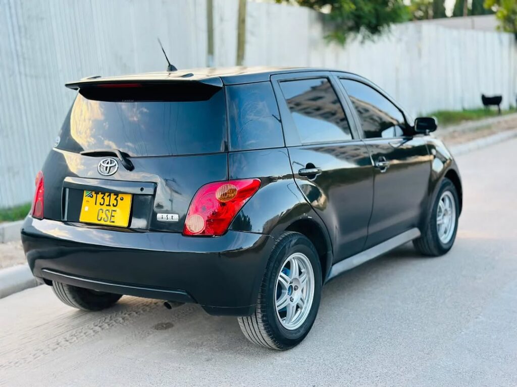 Magari Sokoni Toyota IST ya Bei Poa 2003