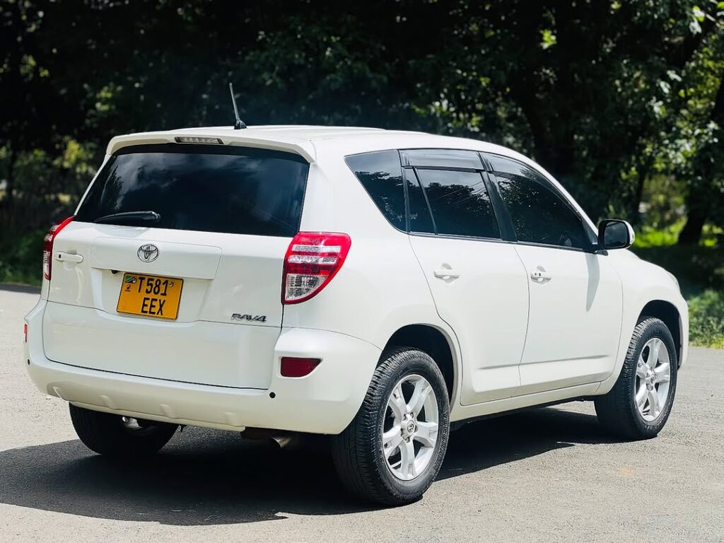 Toyota Rav4 bei poa sokoni Arusha Tanzania