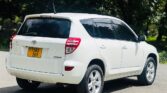 Toyota Rav4 bei poa sokoni Arusha Tanzania