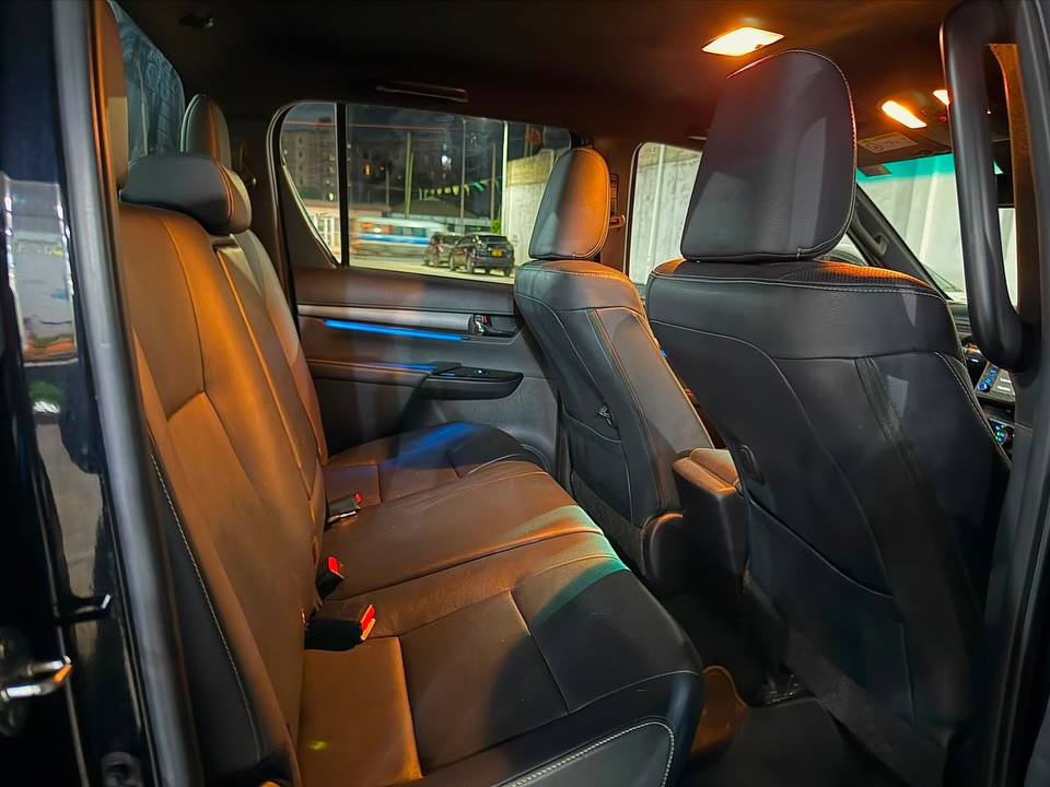 Toyota Hilux bei poa sokoni Dar es Salaam Tanzania