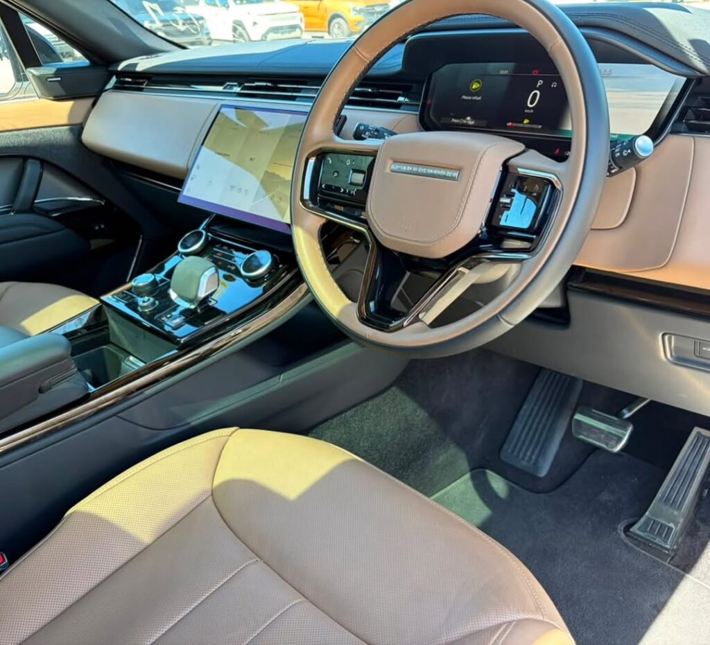 Land Rover Range Rover Sport bei poa sokoni Dar es Salaam Tanzania