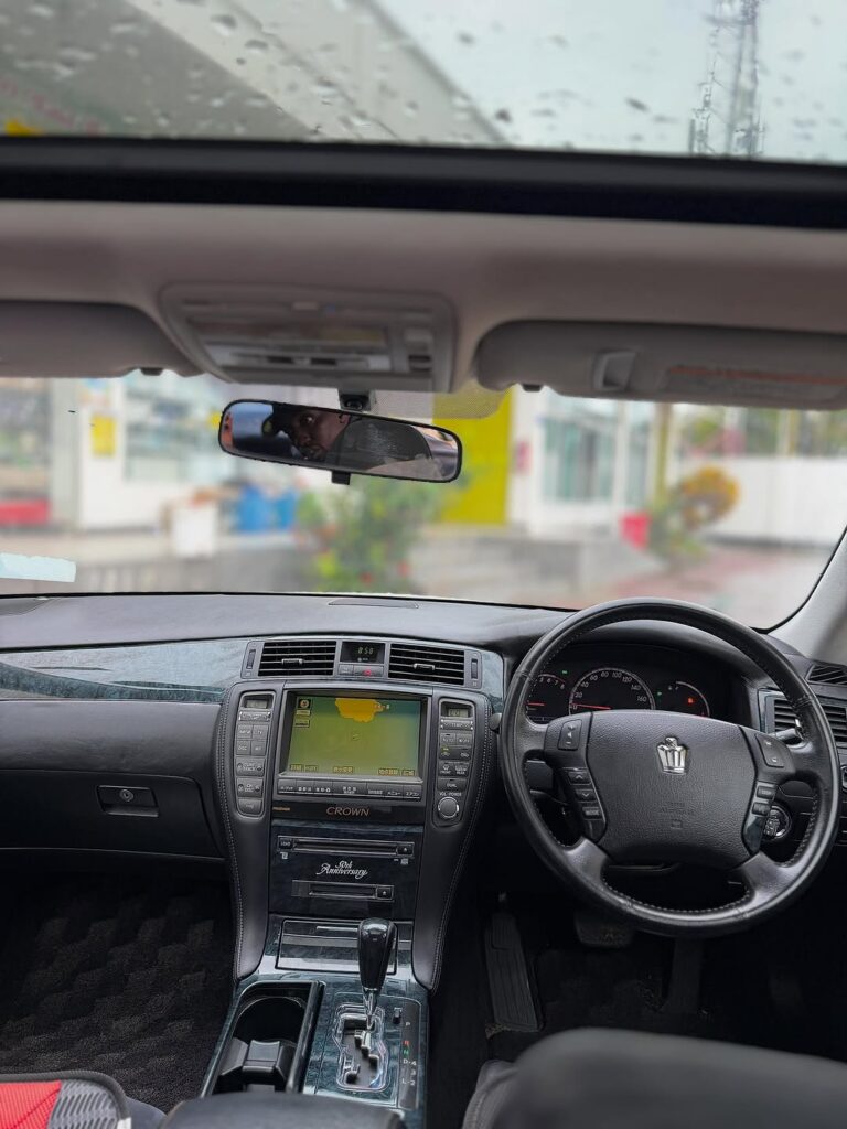 Magari Used Toyota Crown 2006 Dar es Salaam Tanzania