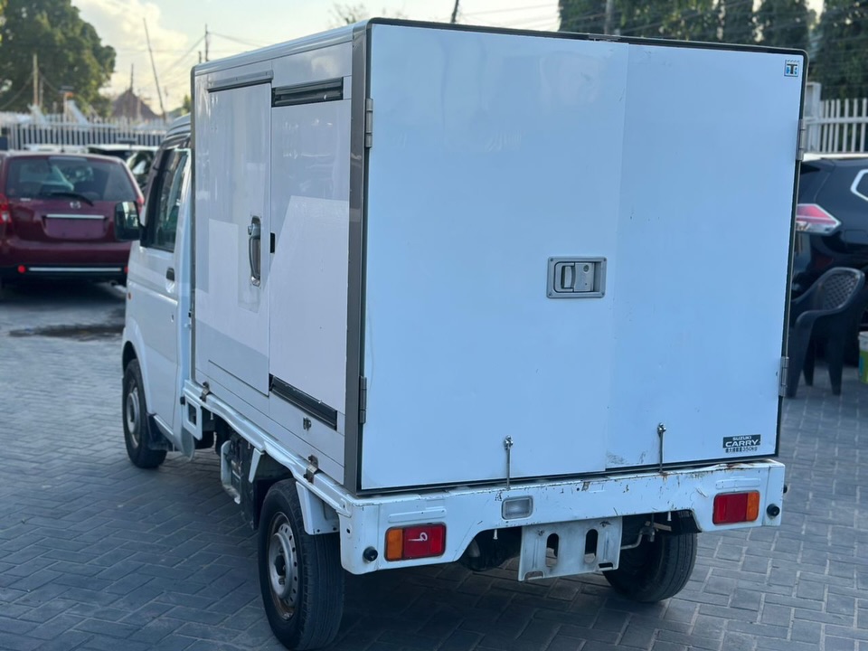 Suzuki Carry bei poa sokoni Dar es Salaam Tanzania