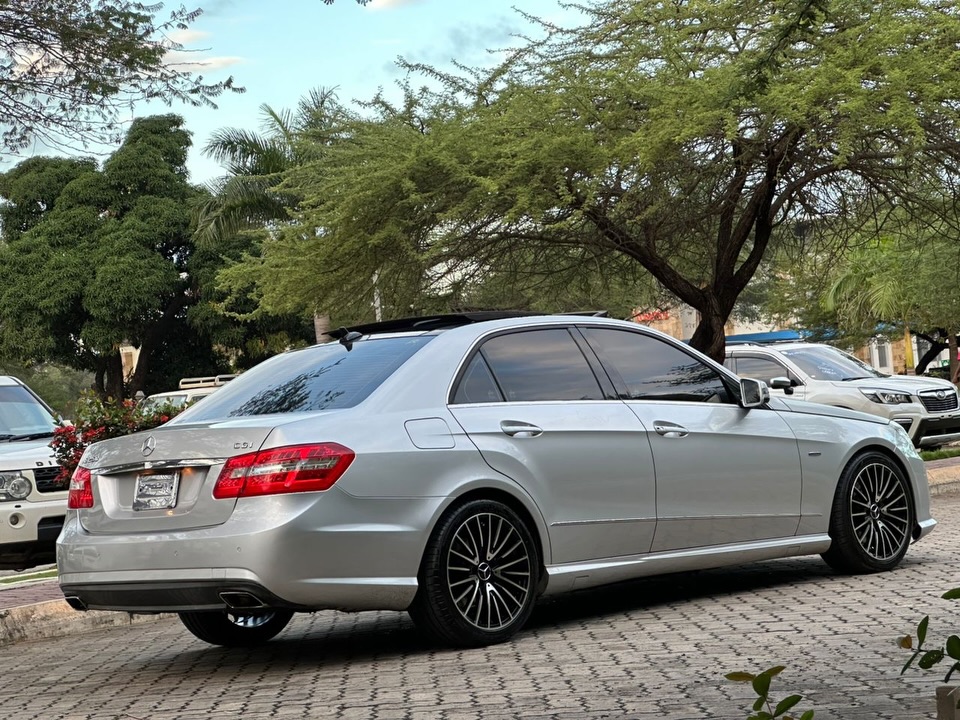 Price Benz E-Class 2011 for Sale in Dar es Salaam