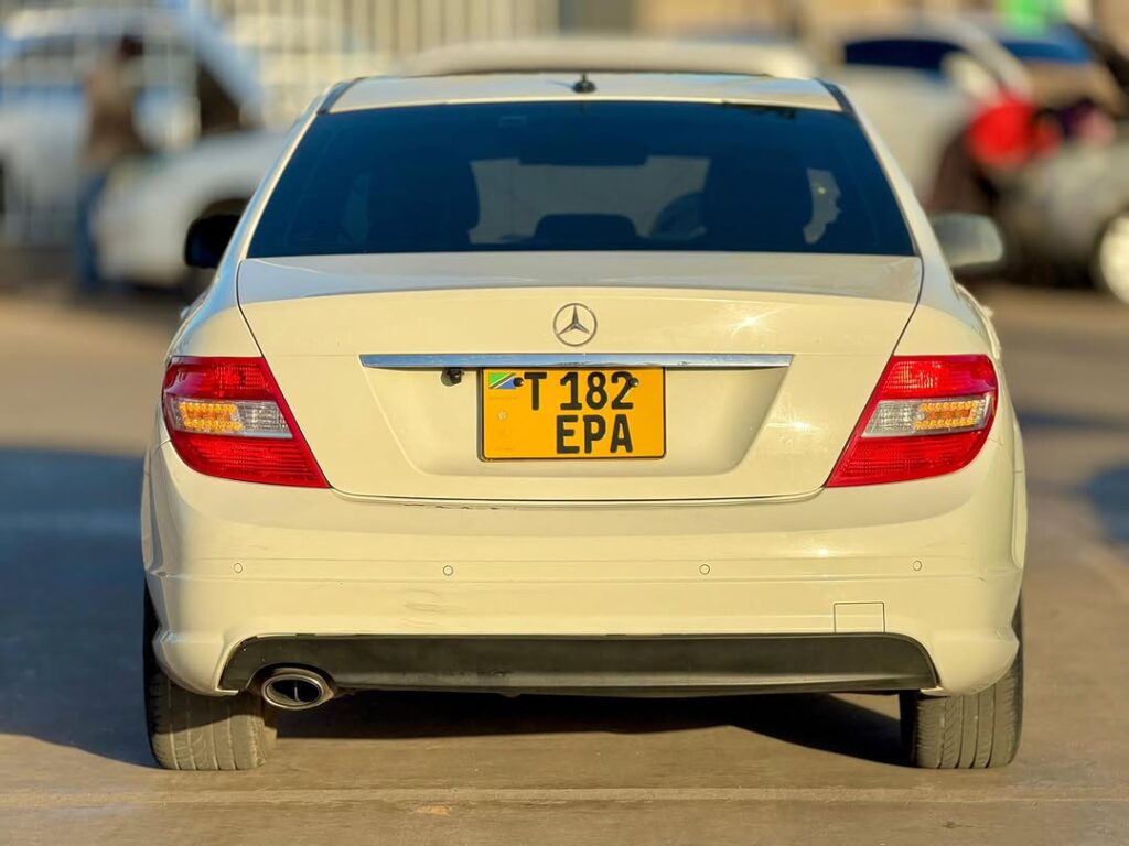Benz C-Class 2009 Inauzwa Dar es Salaam Tanzania