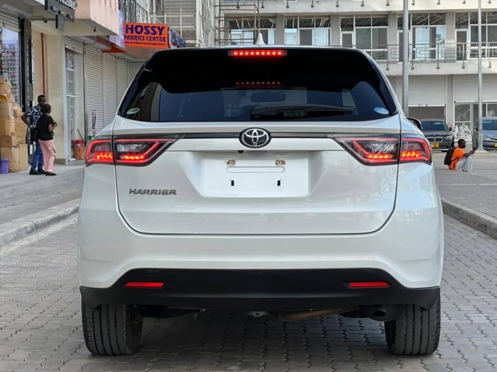Toyota Harrier bei poa sokoni Dar es Salaam Tanzania