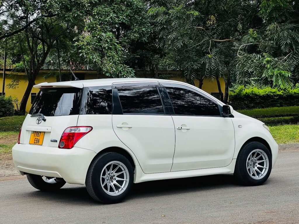 Toyota IST bei poa sokoni Arusha Tanzania
