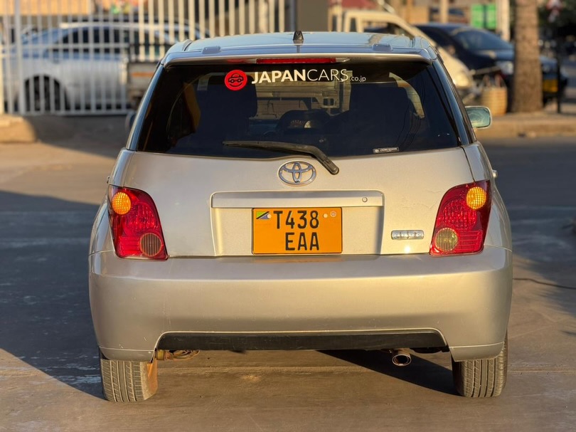 Magari IST 2004 lipo Dar es Salaam