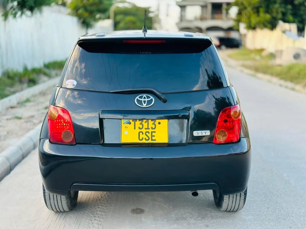 Toyota IST 2003 Inauzwa Dar es Salaam Tanzania