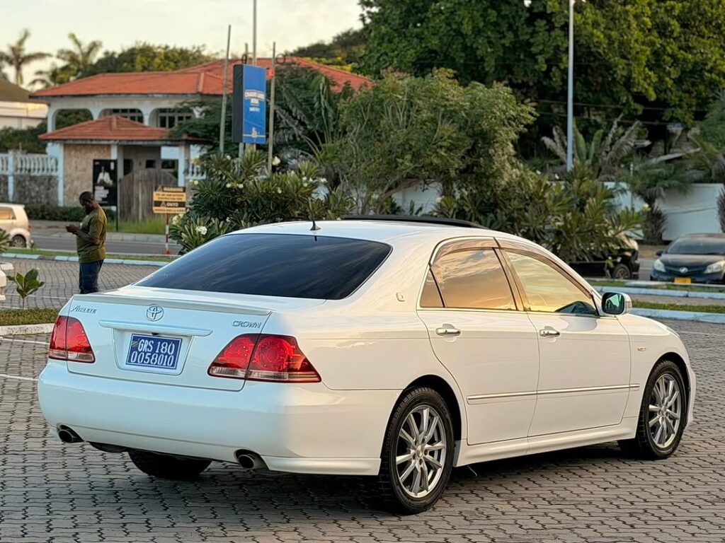 Magari Used Toyota Crown 2006 Dar es Salaam Tanzania