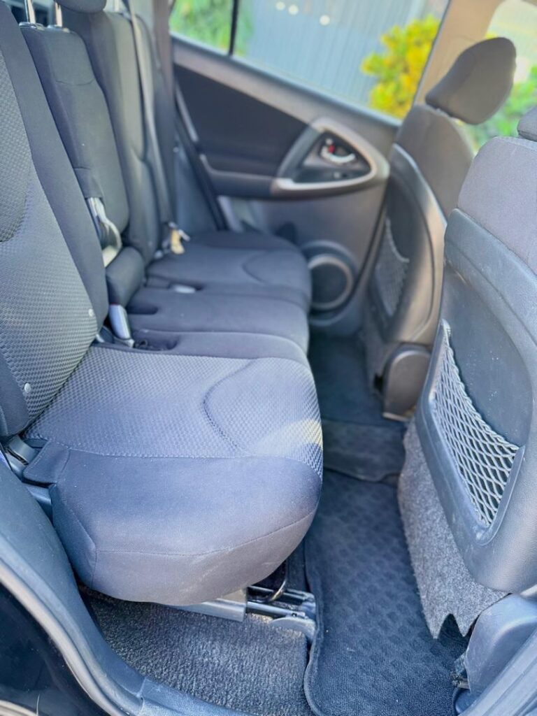 Magari Sokoni Toyota Rav4 ya Bei Poa 2007