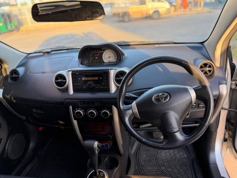 Toyota IST bei poa sokoni Dar es Salaam Tanzania
