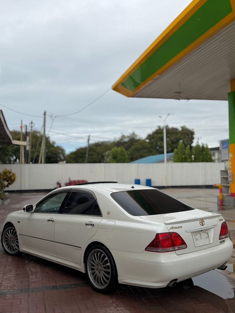 Toyota Crown 2005 for Sale in Dar es Salaam