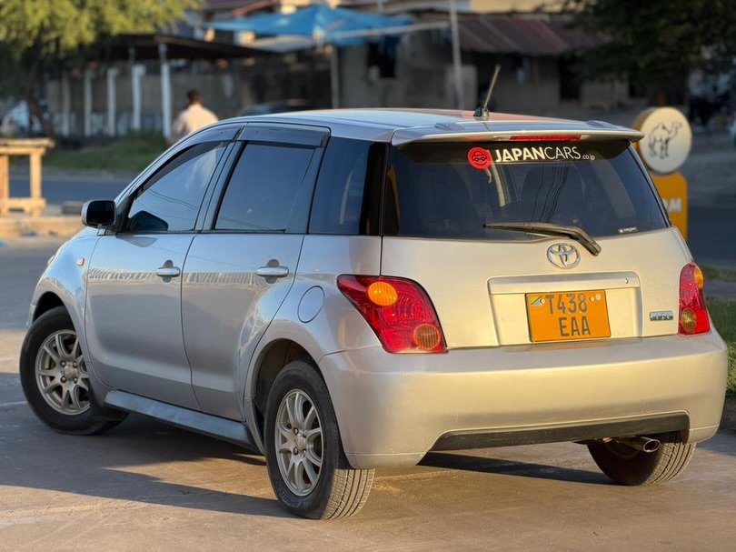 Toyota IST 2004 Inauzwa Dar es Salaam Tanzania