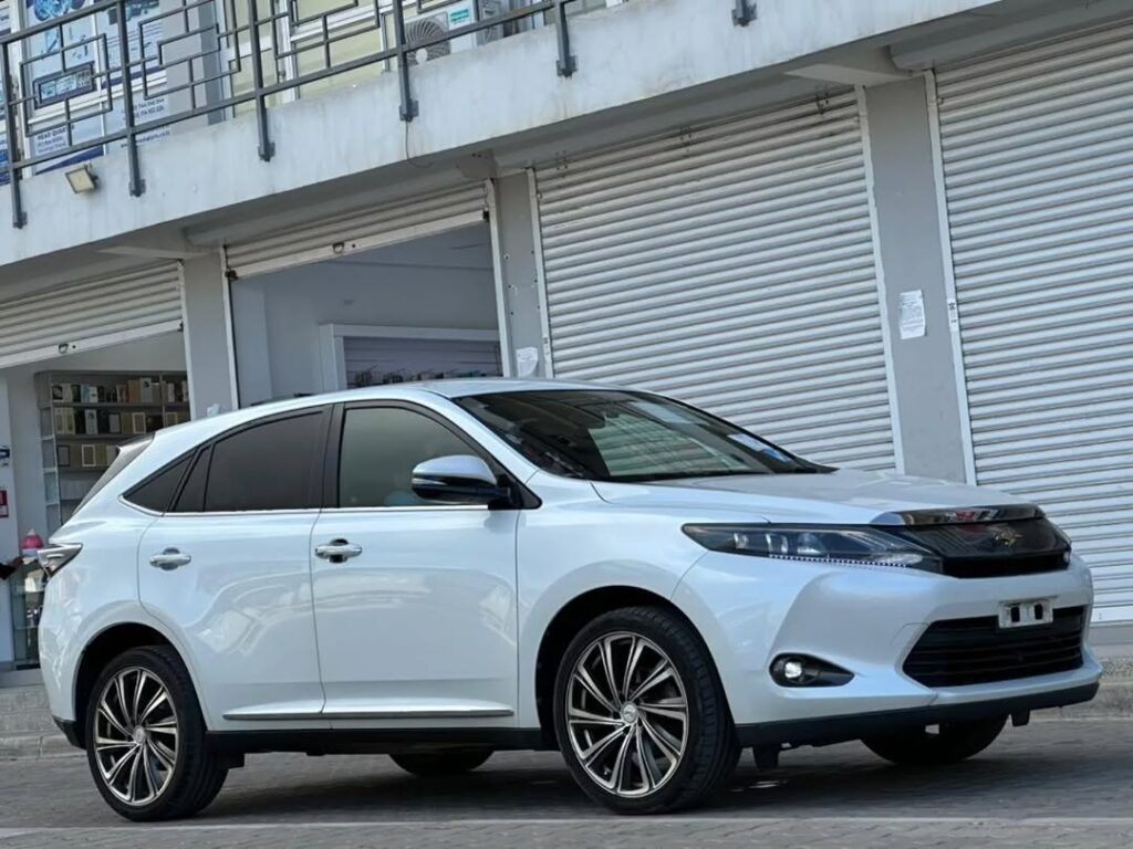 Toyota Harrier 2017 Inauzwa Dar es Salaam Tanzania