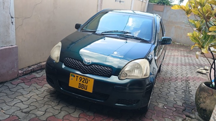 Magari Vitz 2003 lipo Dar es Salaam