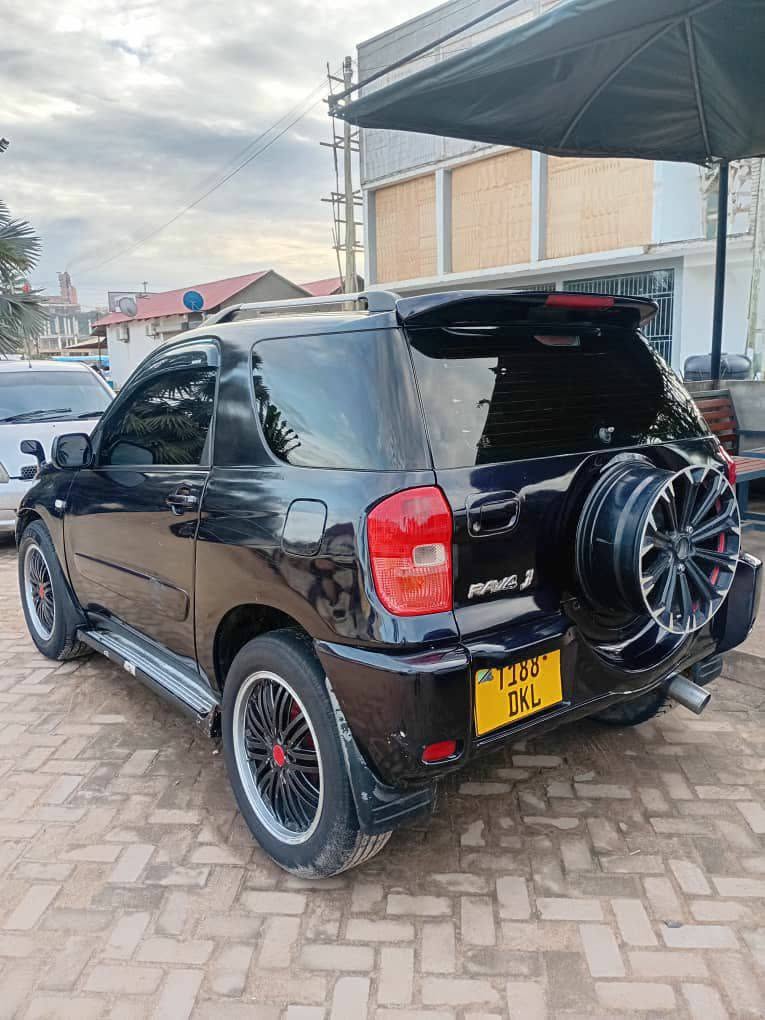 Magari Rav4 2002 lipo Dar es Salaam
