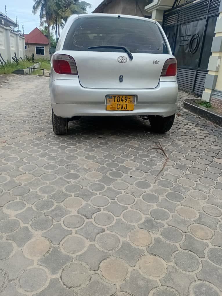 Magari Vitz 2003 lipo Dar es Salaam