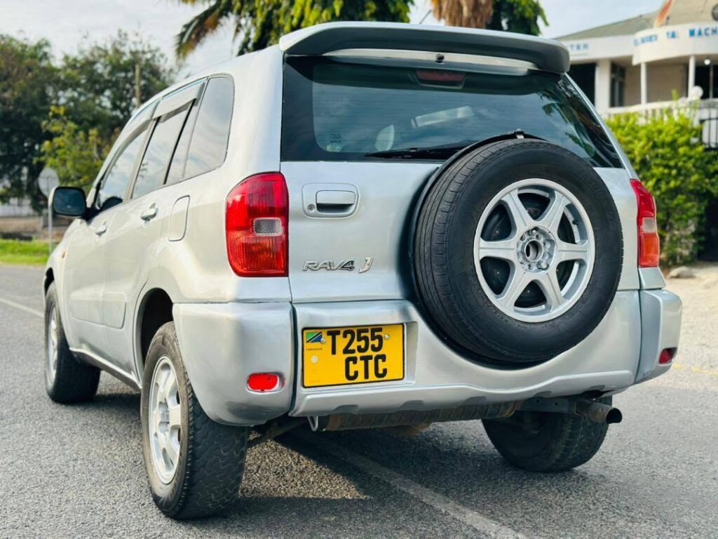 Magari Sokoni Toyota Rav4 ya Bei Poa 2005