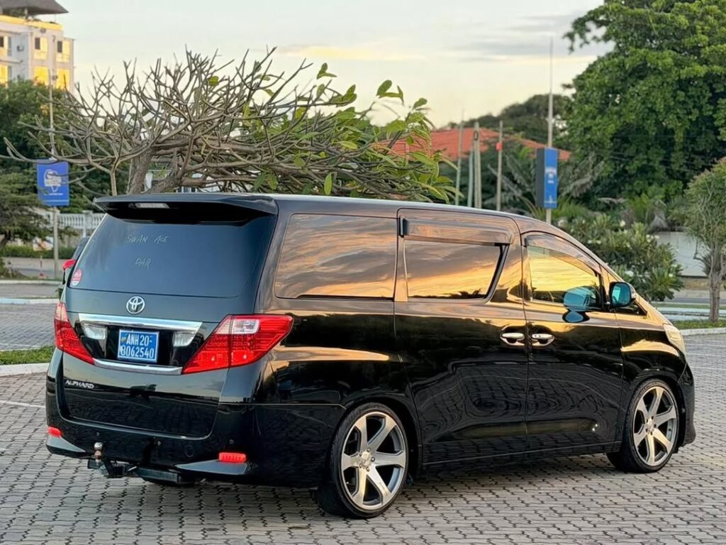 Magari Sokoni Toyota Alphard ya Bei Poa 2009